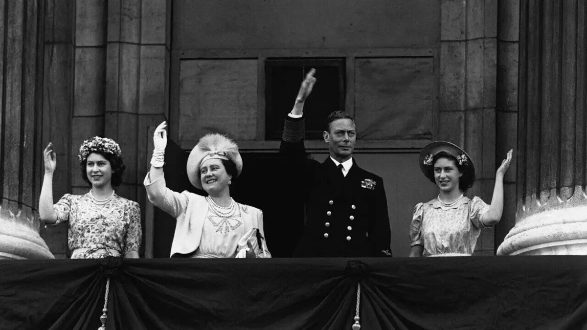 Elizabeth, la reine mère S01E02 Une main de fer dans un gant de velours