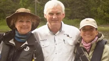 Elles pêchent au pavillon Larry's Gulch sur la Restigouche