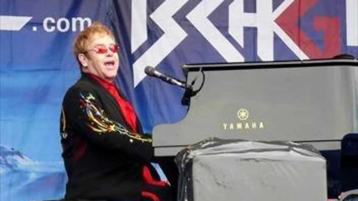 Elton John, a Singular Man