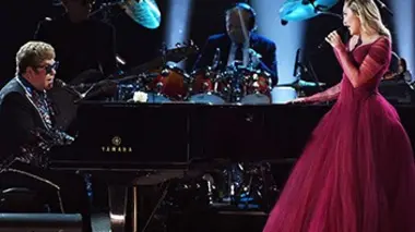 Elton John : «I'm Still Standing», a Grammy Award tribute