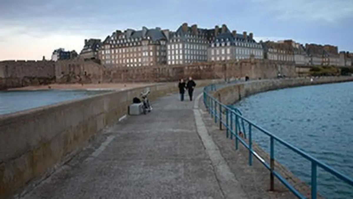 Embarquement immédiat E04 La Bretagne