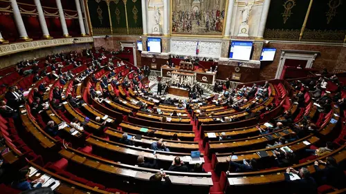 Emission spéciale : arrivée des députés à l'Assemblée nationale