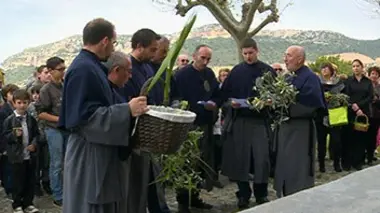 En Corse, sur le chemin des confréries