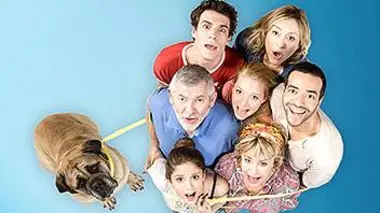 En famille S02E123 Le jeu des ressemblances / Statut de la liberté / Virgule