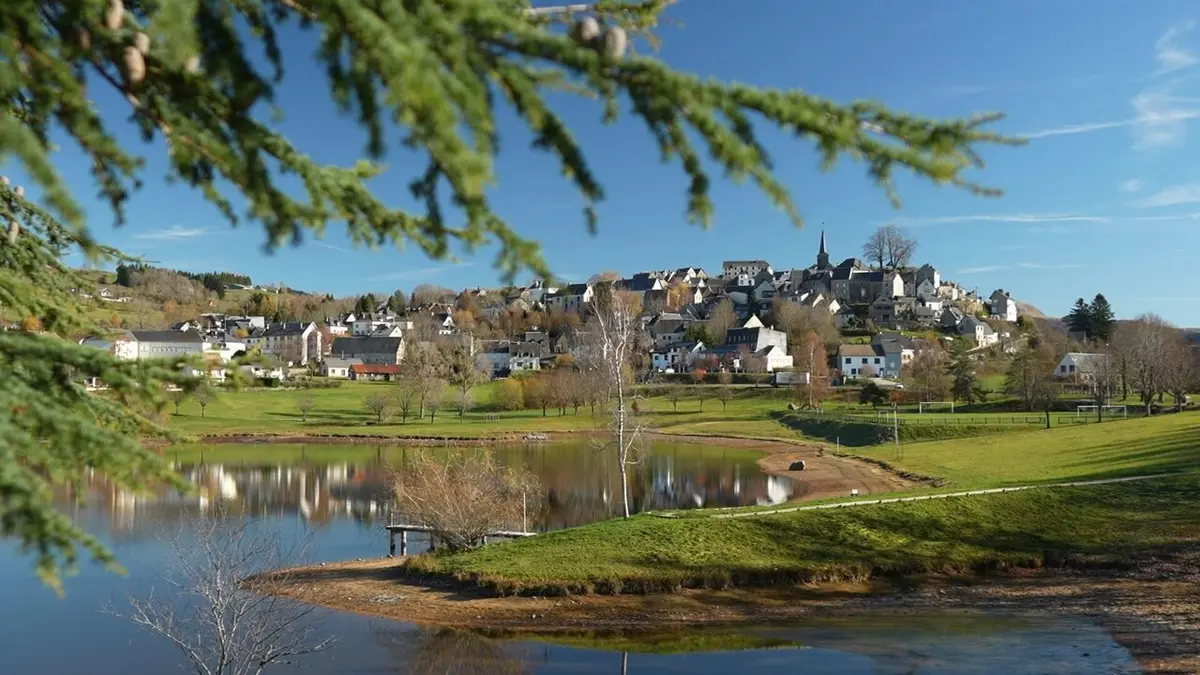 En immersion Maire courage, au chevet de son village