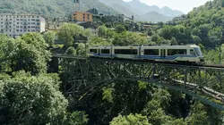 En train à travers la Suisse