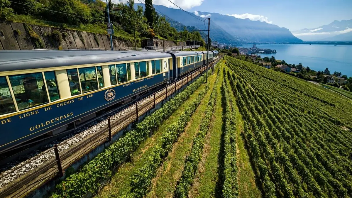 En train à travers la Suisse A bord du Goldenpass Belle Epoque, de Montreux à l'Oberland bernois