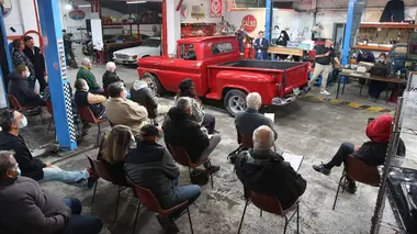 Mercedes 320 Sl & Chevrolet Apache