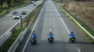 Chauffards et tricheurs : traque sur l'autoroute A7 !