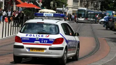 Vols à l'arraché, braquages, racket : immersion avec la police criminelle de Grenoble