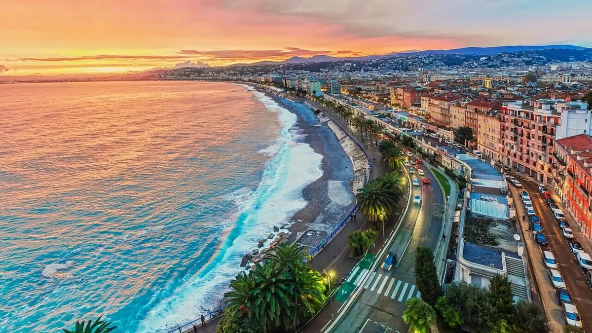 Enquête d'action Accidents tragiques et heureux événements : un été record à Nice