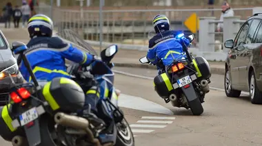 Motards de la gendarmerie : à la poursuite des chauffards