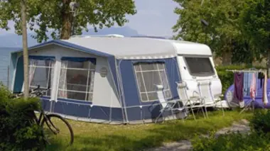 Enquête d'action Fête, bons plans et naturisme : enquête sur la folie du camping