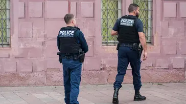 Enquête d'action Petits escrocs, gros profits : les policiers en chasse contre les fraudes