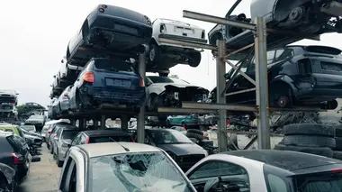 Enquête d'action Trafic de voitures d'occasion : le scandale des épaves roulantes