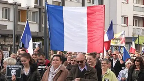 Enquête exclusive Calais, immersion dans une poudrière