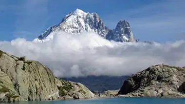 Enquête exclusive Un été au mont Blanc : des vacances au sommet