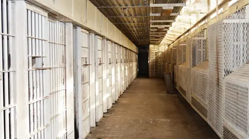 Enquête prioritaire S01E203 Cellule des mineurs