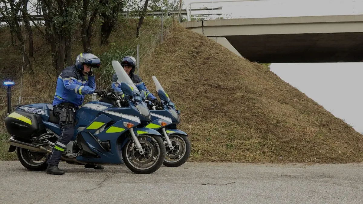 Enquête sous haute tension S03E03 Accidents de la route, guerre des voisins, violences conjugales : immersion avec les gendarmes de la Côte d'Azur