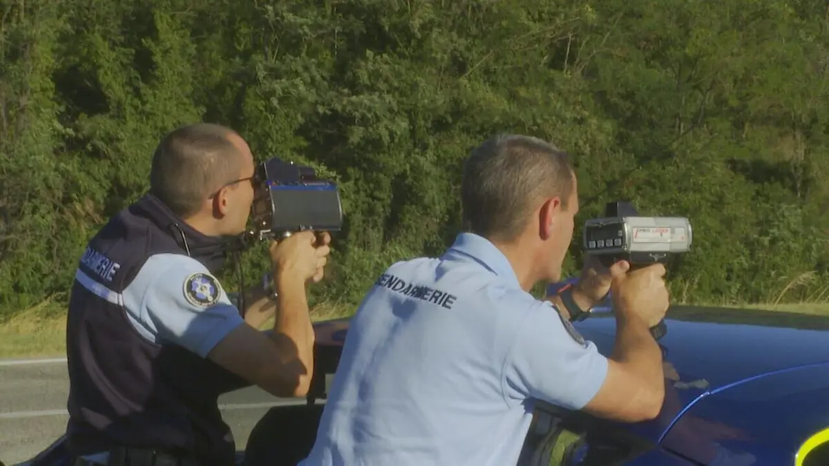 Enquête sous haute tension Excès de vitesse, interpellations musclées, violences conjugales : 100 jours avec les gendarmes de la Drôme (n°1)