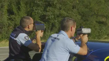 Excès de vitesse, interpellations musclées, violences conjugales : 100 jours avec les gendarmes de la Drôme (n°1)