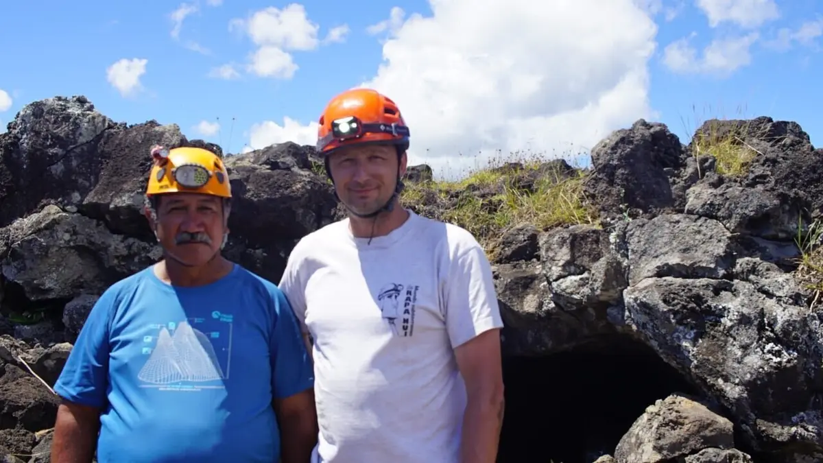 Enquête sur l'île des moaï