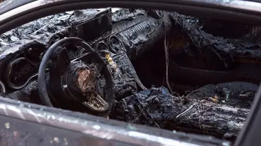 Elle accuse son père d'avoir tué sa mère (2/2)