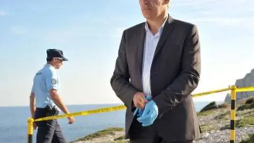 Enquêtes réservées S04E05 Peste au paradis