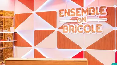 Thématique "extérieur" : abri bois et allée en graviers