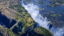 Entre deux rives : un monde de ponts