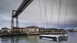 Entre deux rives : un monde de ponts