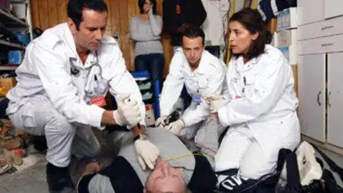 Equipe médicale d'urgence S03E12 Travail au black