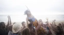 Erica  S02E01 L'oiseau de mauvais augure