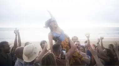 Erica S02E01 L'oiseau de mauvais augure