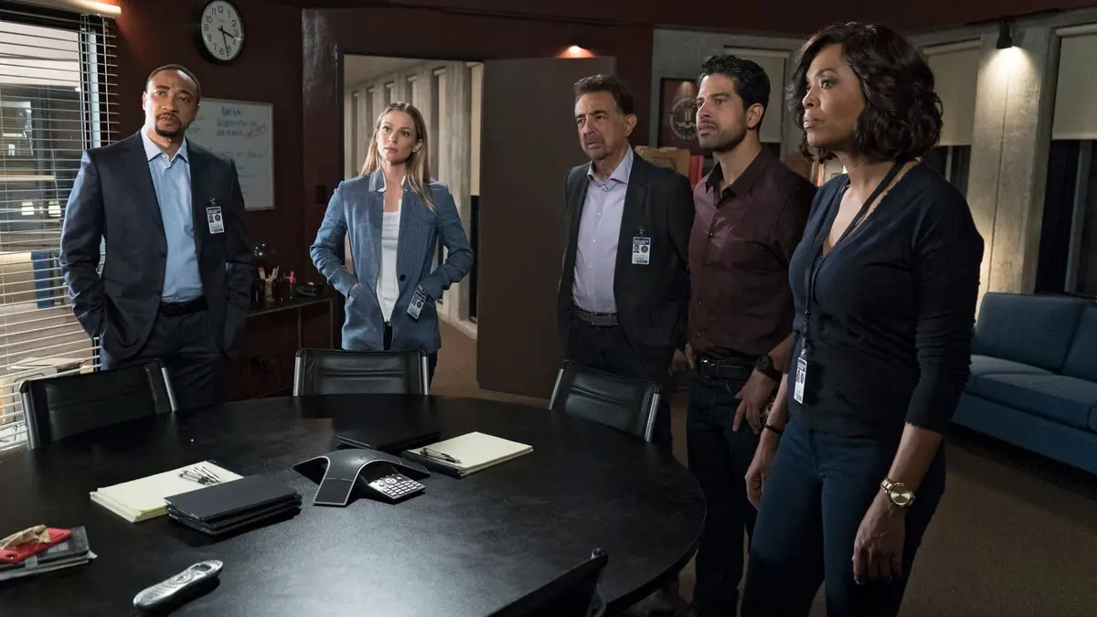 Esprits criminels S12E22 ... Deux pas en arrière