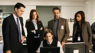 Esprits criminels S06E05 Indigne de confiance