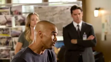 Esprits criminels S10E01 Morts sous X