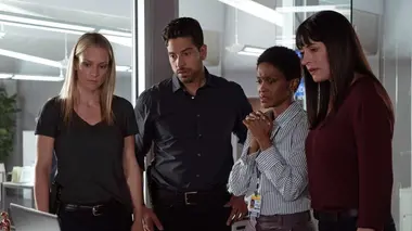 Esprits criminels S13E08 Le tueur au néon