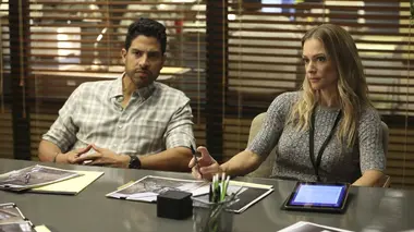Esprits criminels S14E02 Derrière les murs