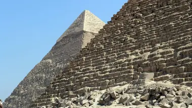 Estimer l'inestimable Les Pyramides