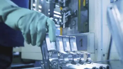 ...et l'Homme créa le monde