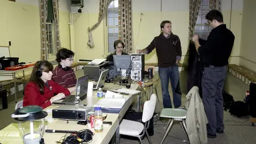 État paranormal S02E01 Family Ties