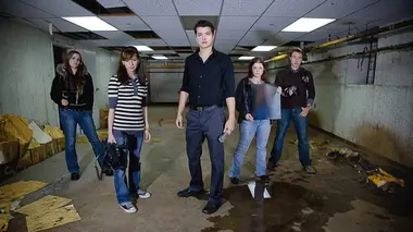 État paranormal S04E01 Return of the dead : glove II