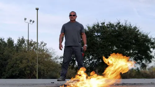 Etrange évidence S02E12 Une créature dans le placard