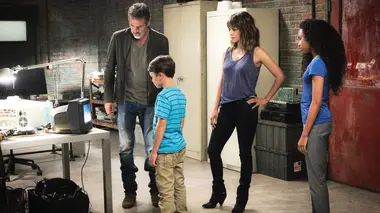 Extant S02E10 Le manipulateur