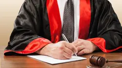 Faites entrer l'accusé S21E06 Le chevalier noir