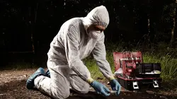 Faites entrer l'accusé Marcel Barbeault, le tueur de l'ombre