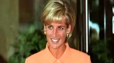 La mort de Lady Di, La presse contre la couronne