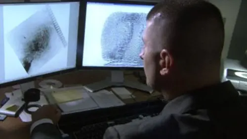 Fallait y penser S03E07 Le laboratoire médico-légal