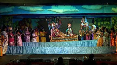 Replay du programme Famille Surabhi, à la vie à la scène